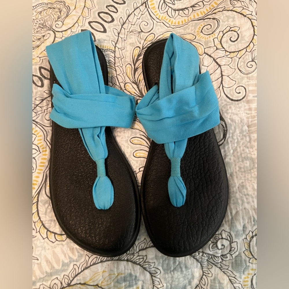 2 pairs of size 9 Sanuk yoga mat sling sandals